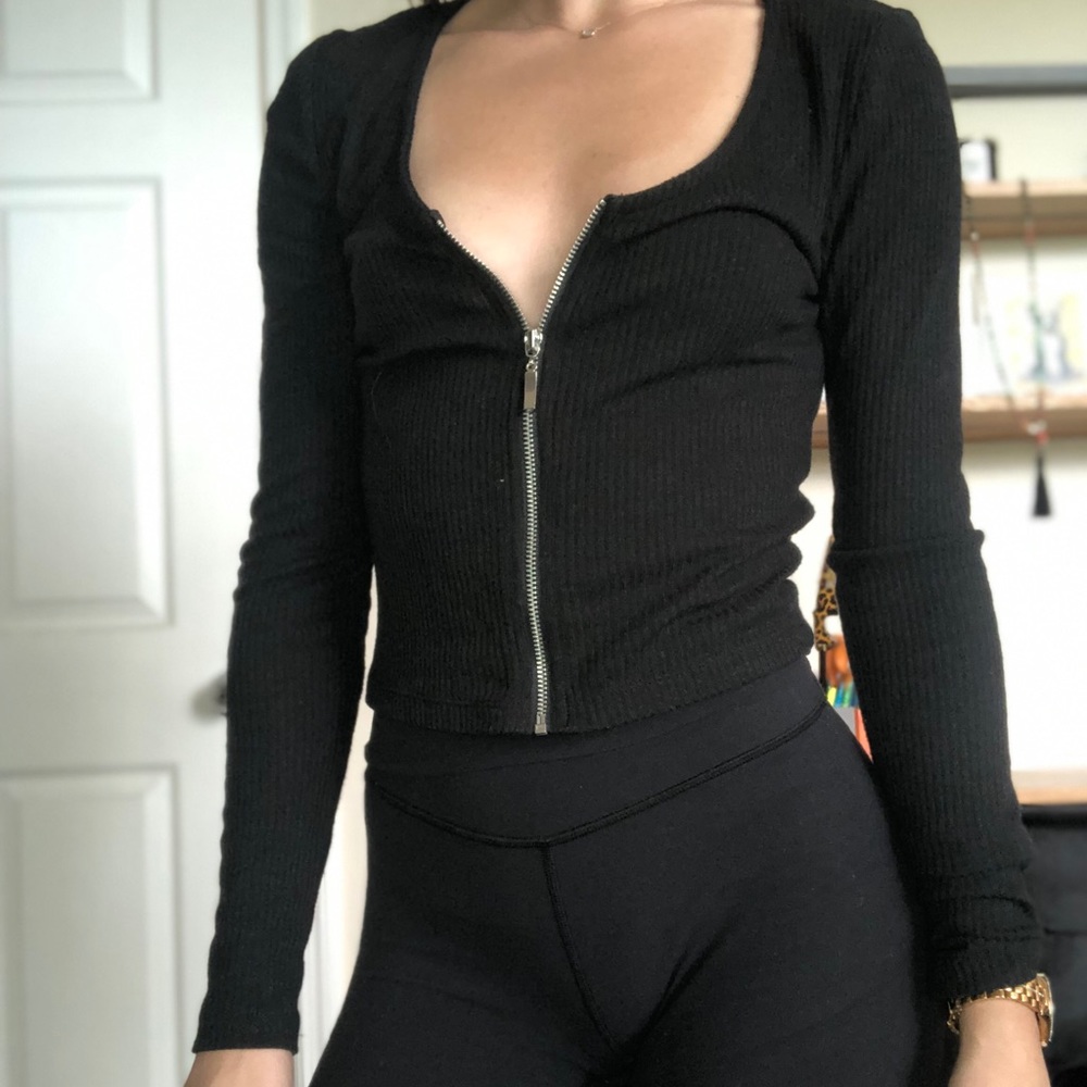 Me to We essentials zip top